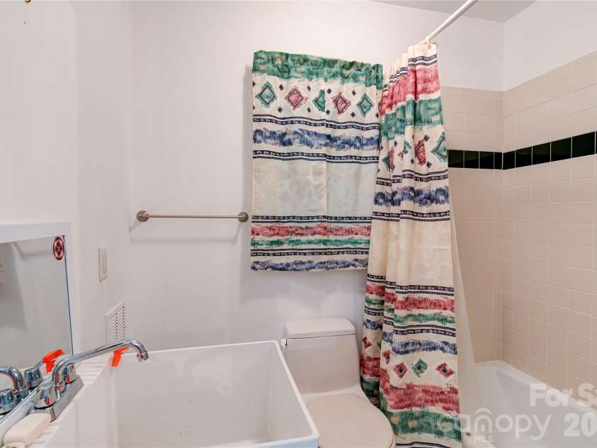 6 Majestic Trace, Hendersonville, NC 28739.  MLS# CAR4150240, YatesRealty ID 48300. The full bath features a large, deep laundry sink.
