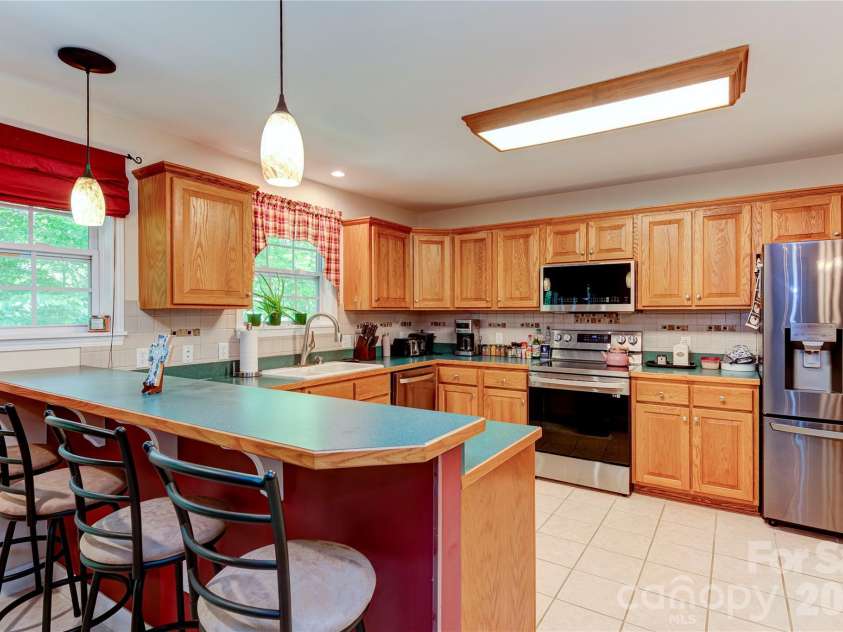 6 Majestic Trace, Hendersonville, NC 28739.  MLS# CAR4150240, YatesRealty ID 48300. The spacious kitchen features both bar and dining areas.