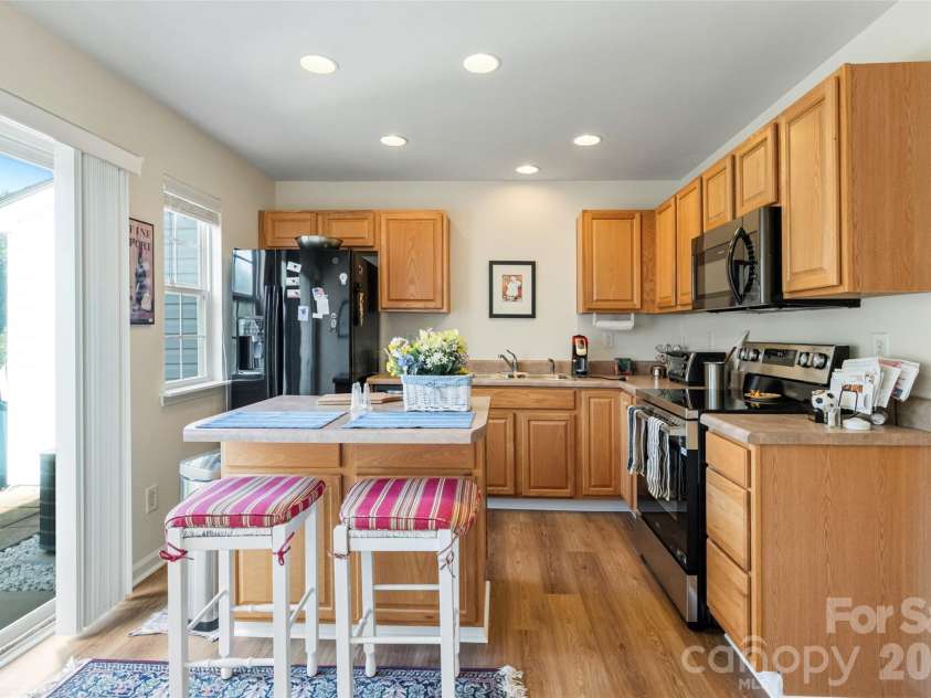 713 Rock Lake Glen, Fort Mill, SC 29715.  MLS# CAR4391442, YatesRealty ID 48301. 