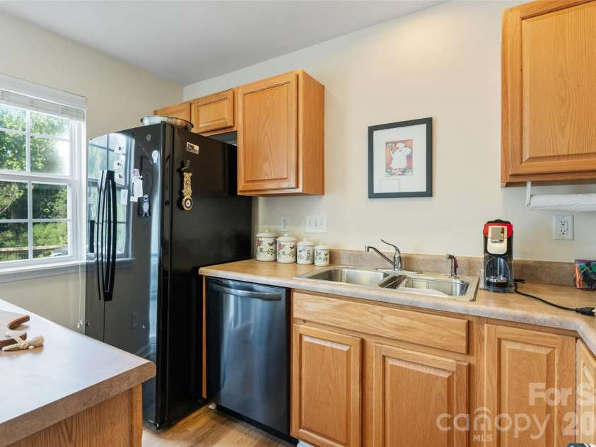 713 Rock Lake Glen, Fort Mill, SC 29715.  MLS# CAR4391442, YatesRealty ID 48301. 