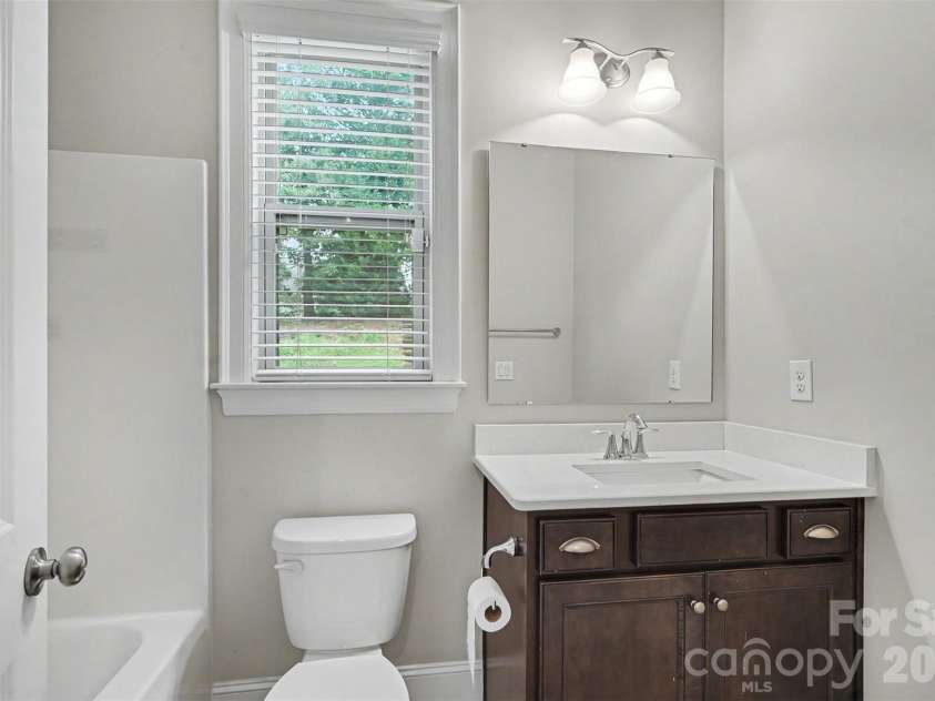 1526 Afton Way, Fort Mill, SC 29708.  MLS# CAR4413306, YatesRealty ID 48303. 1st Floor Full Bathroom