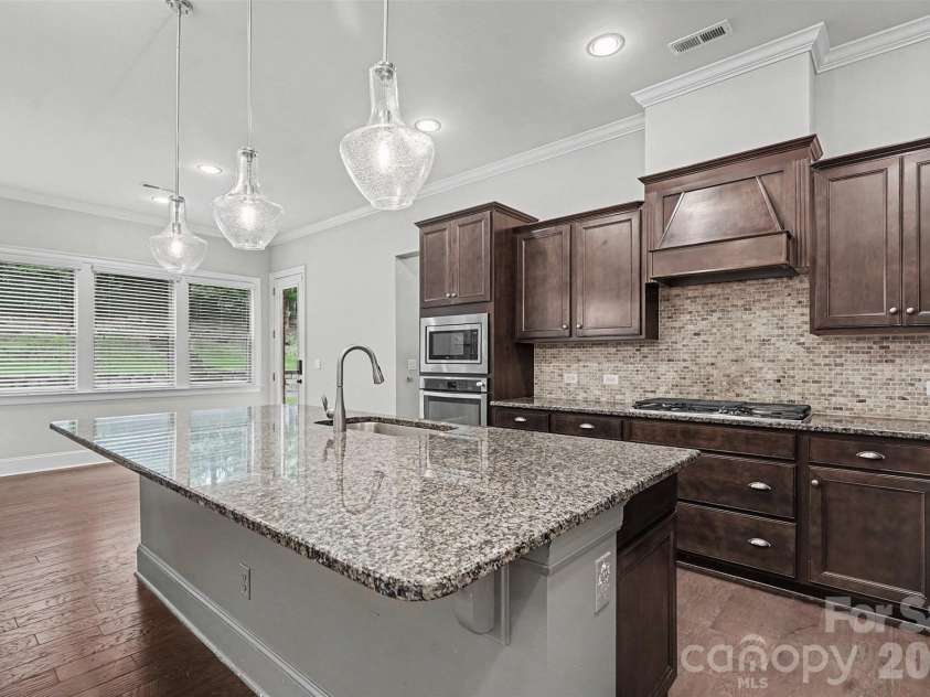 1526 Afton Way, Fort Mill, SC 29708.  MLS# CAR4413306, YatesRealty ID 48303. Kitchen