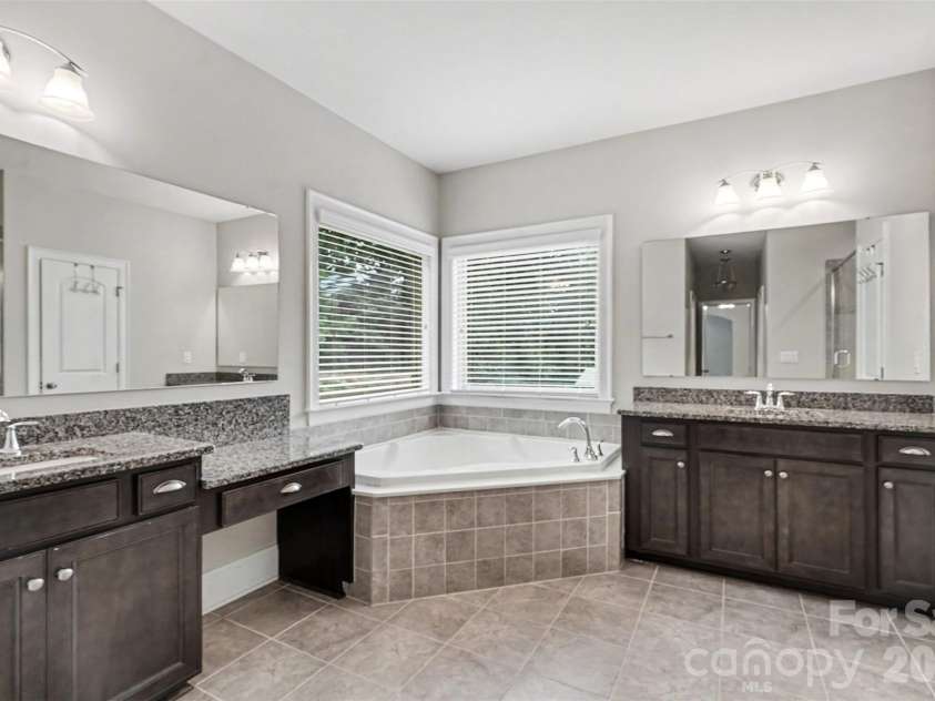 1526 Afton Way, Fort Mill, SC 29708.  MLS# CAR4413306, YatesRealty ID 48303. Primary Bathroom