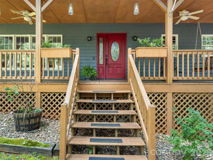 12 Howling Waite Ridge, Candler, NC 28715.  MLS# CAR4420405, YatesRealty ID 48304. 