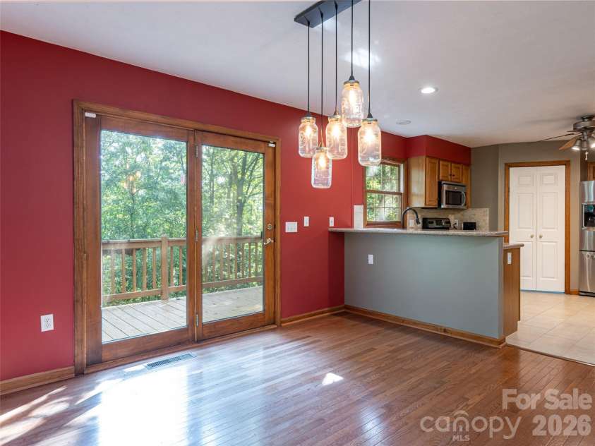 12 Howling Waite Ridge, Candler, NC 28715.  MLS# CAR4420405, YatesRealty ID 48304. 