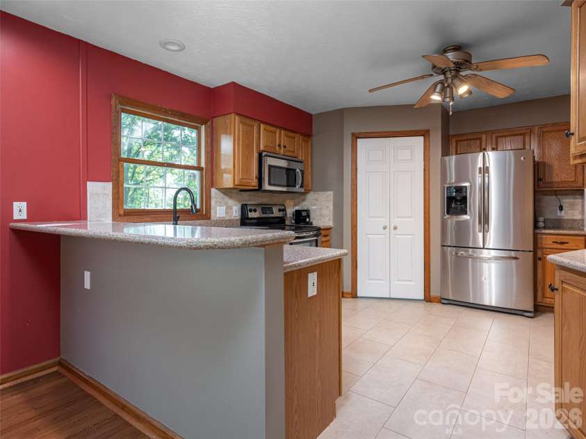 12 Howling Waite Ridge, Candler, NC 28715.  MLS# CAR4420405, YatesRealty ID 48304. 