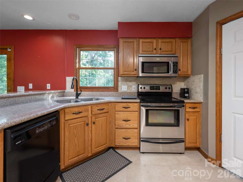 12 Howling Waite Ridge, Candler, NC 28715.  MLS# CAR4420405, YatesRealty ID 48304. 