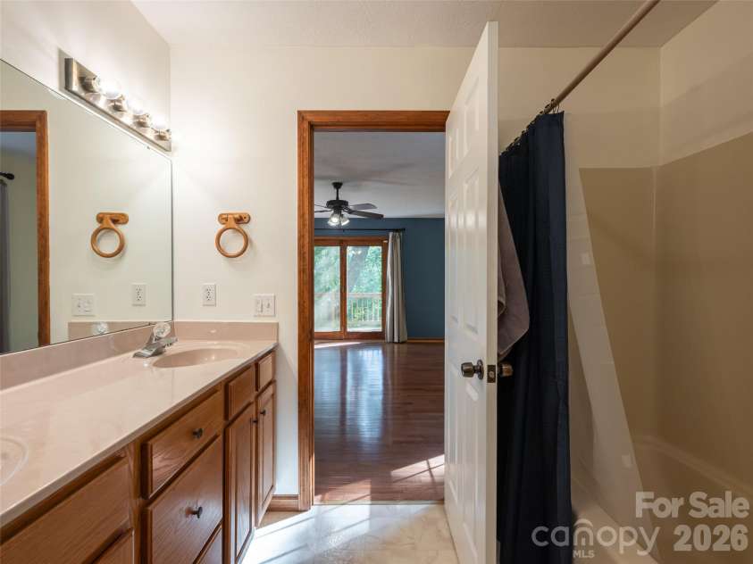 12 Howling Waite Ridge, Candler, NC 28715.  MLS# CAR4420405, YatesRealty ID 48304. 