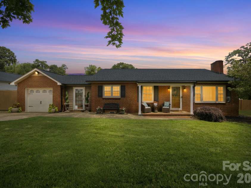 300 Eastwood Drive, Mount Holly, NC 28120.  MLS# CAR4419911, YatesRealty ID 48306. 