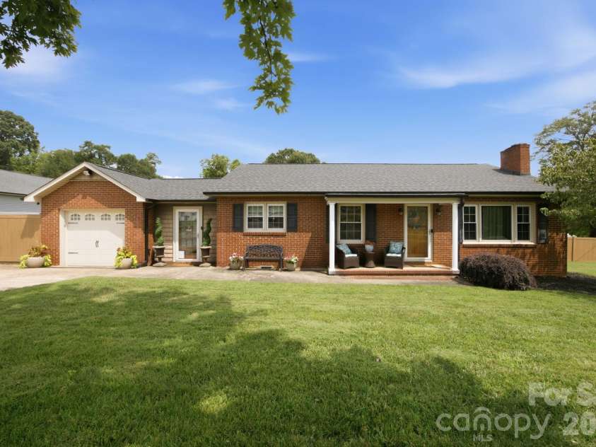 300 Eastwood Drive, Mount Holly, NC 28120.  MLS# CAR4419911, YatesRealty ID 48306. 
