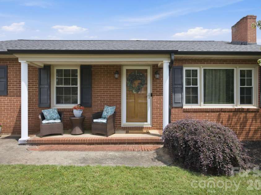 300 Eastwood Drive, Mount Holly, NC 28120.  MLS# CAR4419911, YatesRealty ID 48306. 