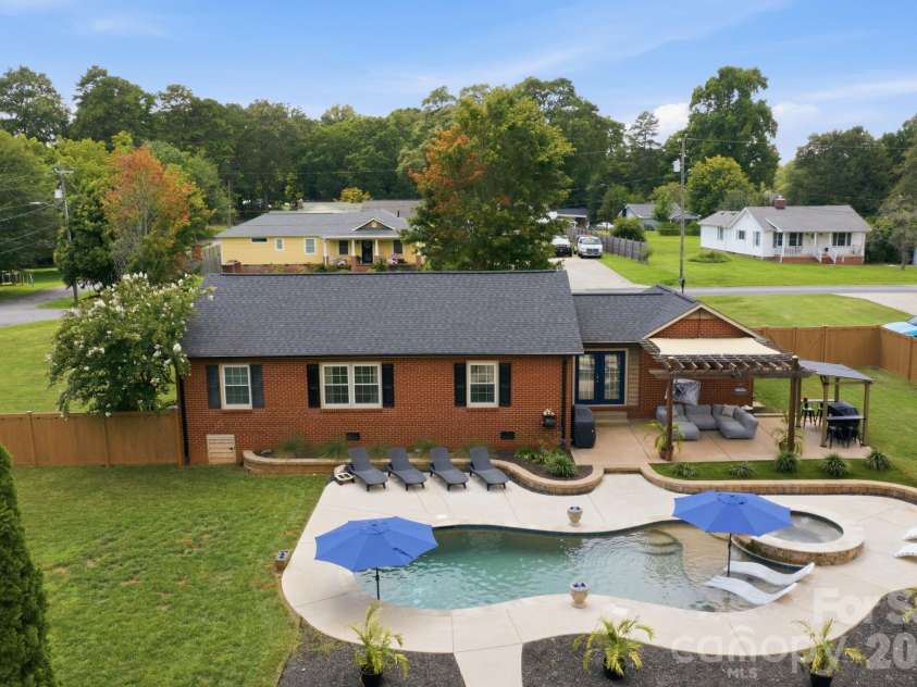 300 Eastwood Drive, Mount Holly, NC 28120.  MLS# CAR4419911, YatesRealty ID 48306. 