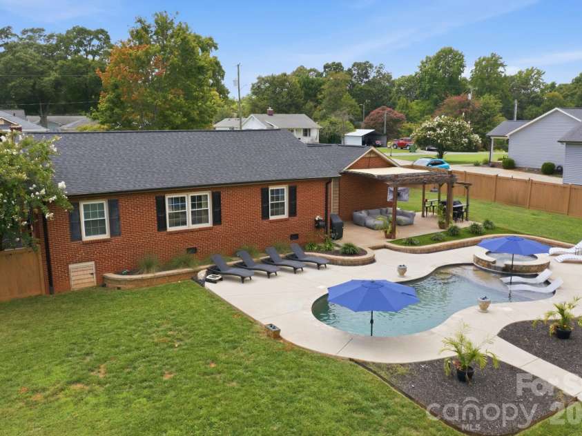 300 Eastwood Drive, Mount Holly, NC 28120.  MLS# CAR4419911, YatesRealty ID 48306. 
