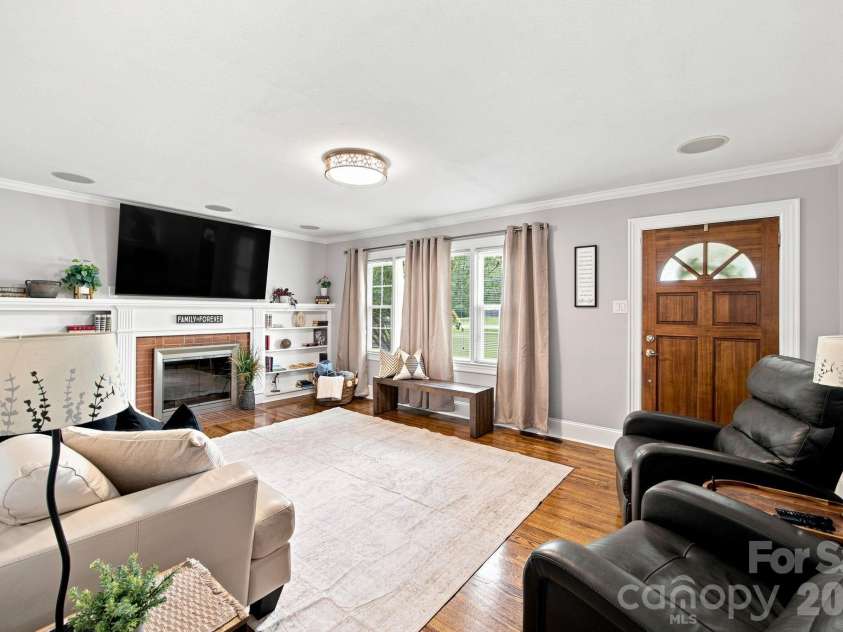 300 Eastwood Drive, Mount Holly, NC 28120.  MLS# CAR4419911, YatesRealty ID 48306. 