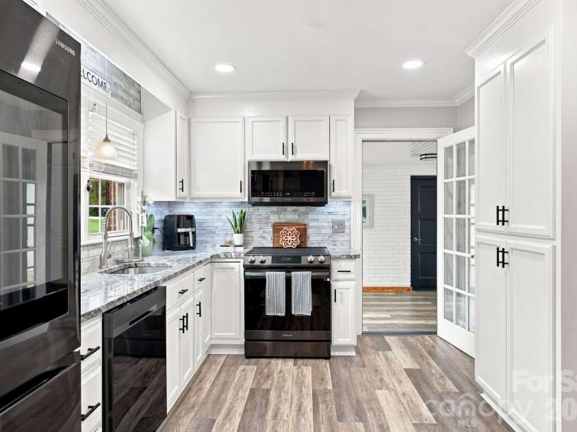 300 Eastwood Drive, Mount Holly, NC 28120.  MLS# CAR4419911, YatesRealty ID 48306. 