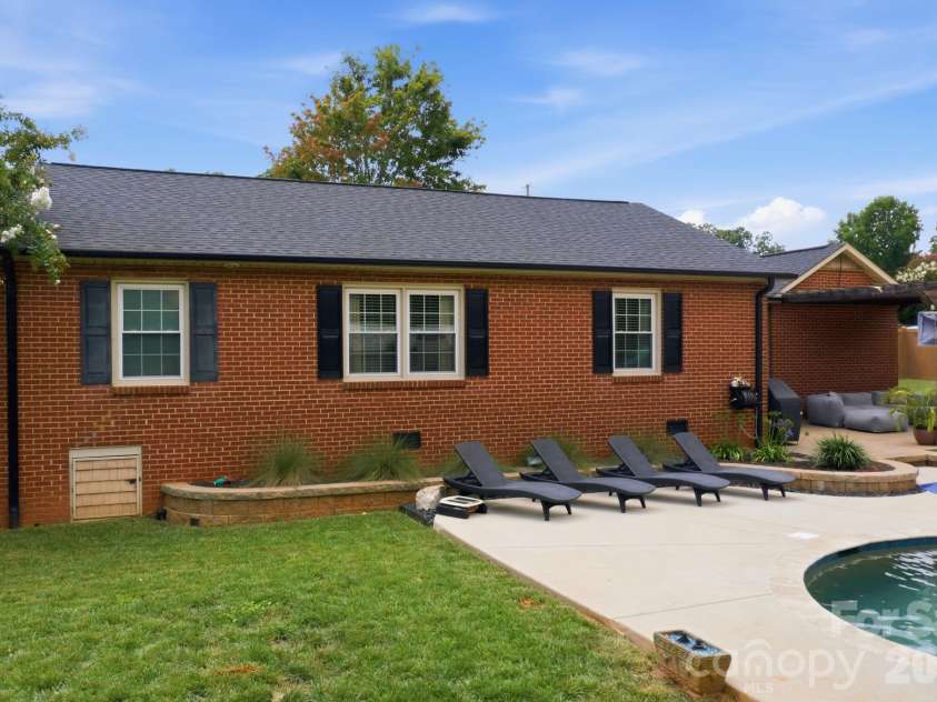300 Eastwood Drive, Mount Holly, NC 28120.  MLS# CAR4419911, YatesRealty ID 48306. 