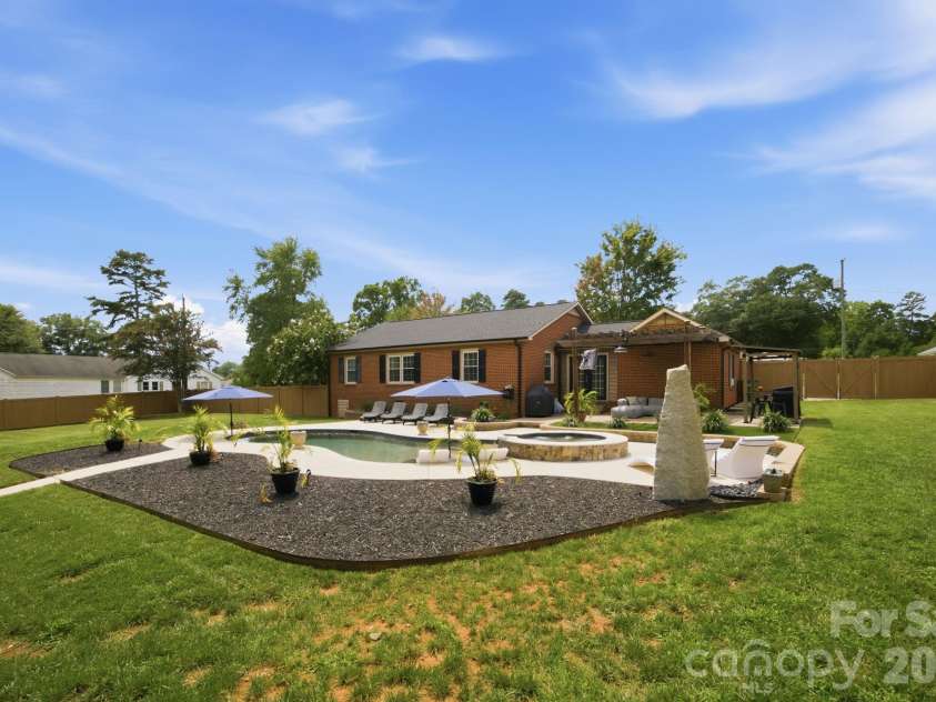 300 Eastwood Drive, Mount Holly, NC 28120.  MLS# CAR4419911, YatesRealty ID 48306. 