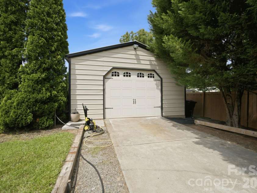 300 Eastwood Drive, Mount Holly, NC 28120.  MLS# CAR4419911, YatesRealty ID 48306. 