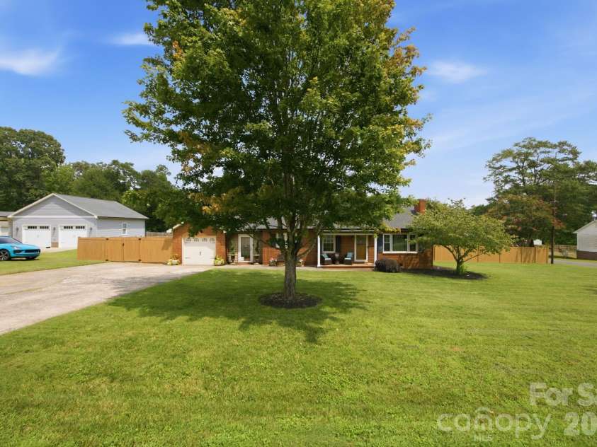 300 Eastwood Drive, Mount Holly, NC 28120.  MLS# CAR4419911, YatesRealty ID 48306. 