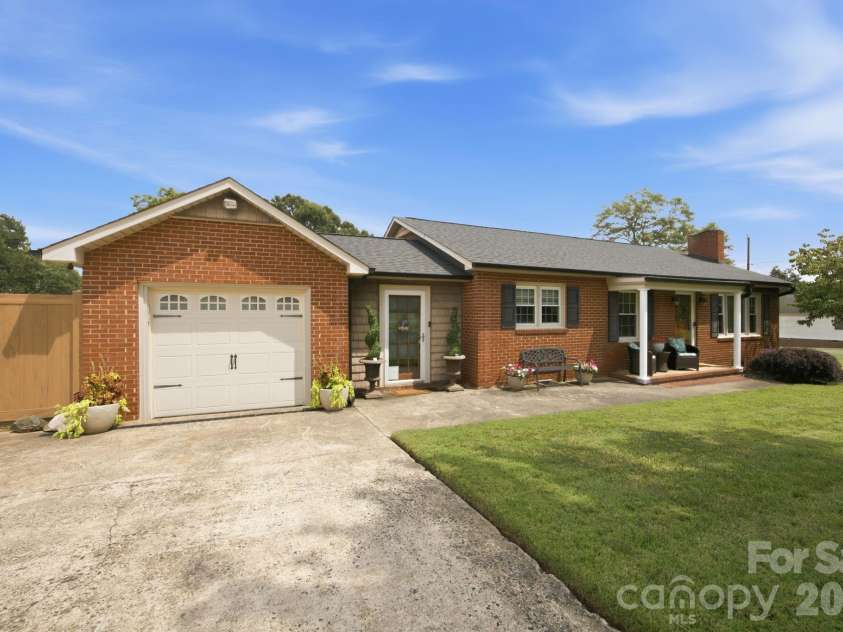 300 Eastwood Drive, Mount Holly, NC 28120.  MLS# CAR4419911, YatesRealty ID 48306. 