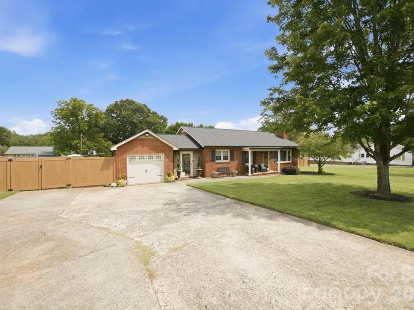 300 Eastwood Drive, Mount Holly, NC 28120.  MLS# CAR4419911, YatesRealty ID 48306. 
