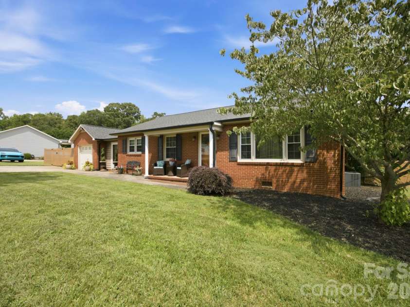 300 Eastwood Drive, Mount Holly, NC 28120.  MLS# CAR4419911, YatesRealty ID 48306. 