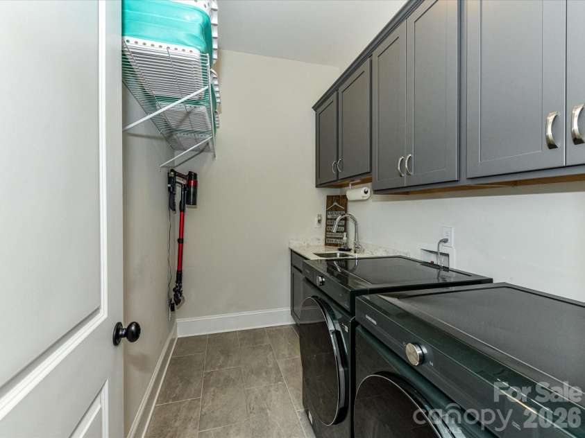555 Shepherd Lane, Clover, SC 29710.  MLS# CAR4416784, YatesRealty ID 48307. 1st floor laundry