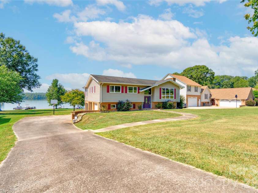 152 North Shore Drive, Cherryville, NC 28021.  MLS# CAR4420770, YatesRealty ID 48309. 