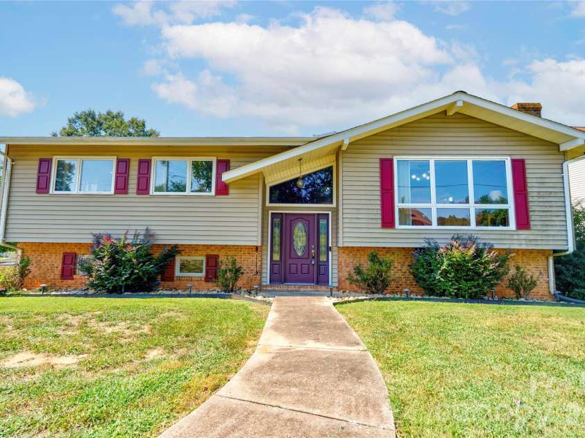 152 North Shore Drive, Cherryville, NC 28021.  MLS# CAR4420770, YatesRealty ID 48309. 