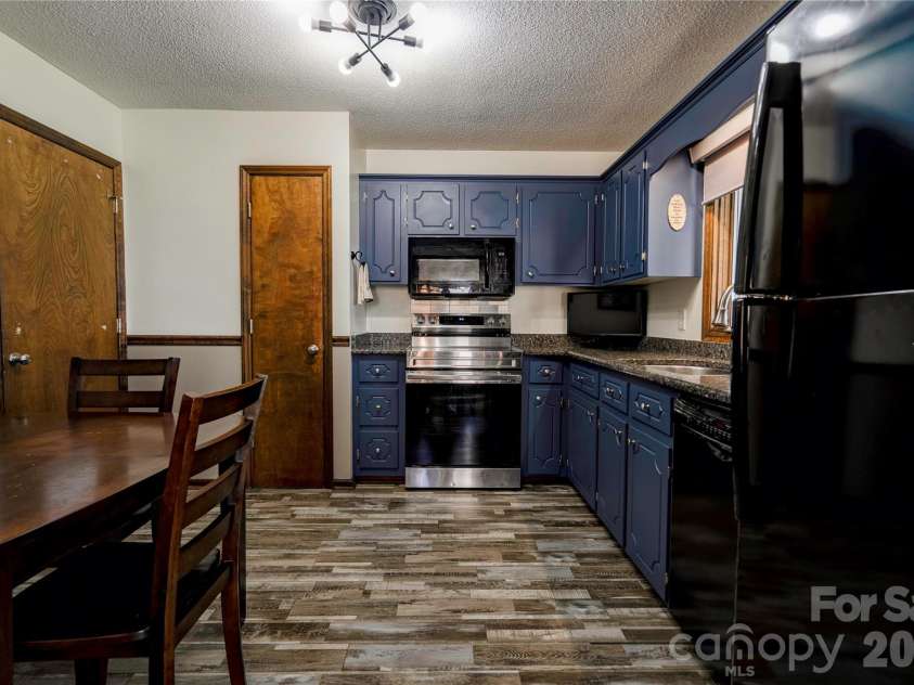 152 North Shore Drive, Cherryville, NC 28021.  MLS# CAR4420770, YatesRealty ID 48309. 