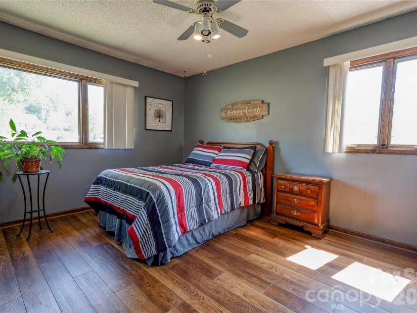 152 North Shore Drive, Cherryville, NC 28021.  MLS# CAR4420770, YatesRealty ID 48309. 