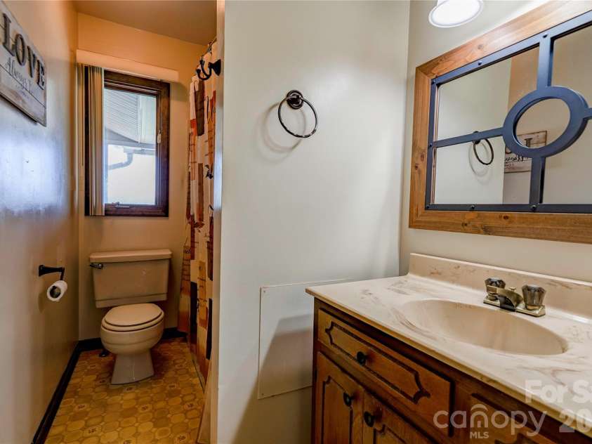 152 North Shore Drive, Cherryville, NC 28021.  MLS# CAR4420770, YatesRealty ID 48309. 