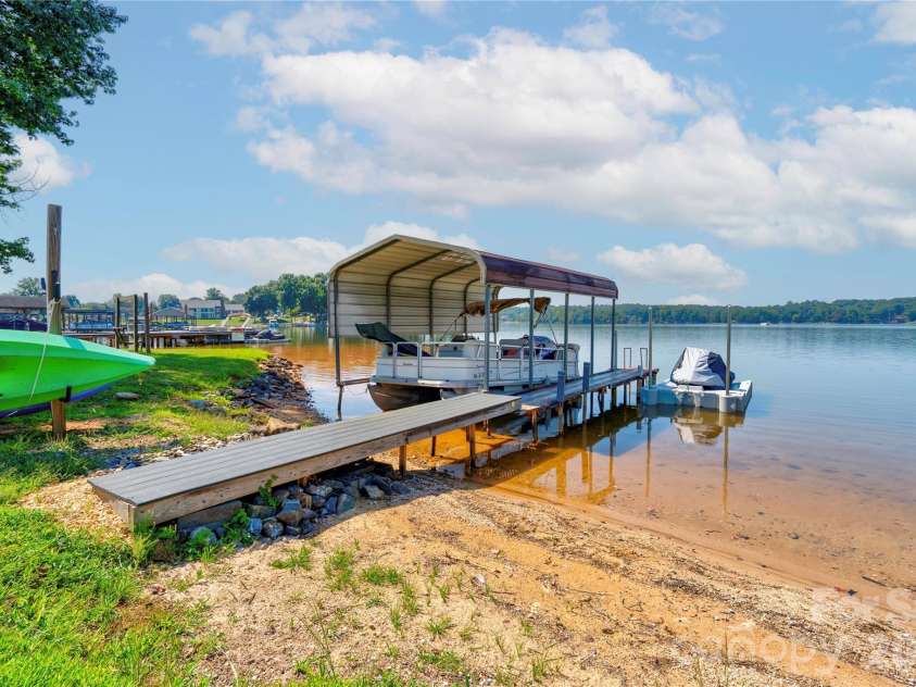 152 North Shore Drive, Cherryville, NC 28021.  MLS# CAR4420770, YatesRealty ID 48309. 