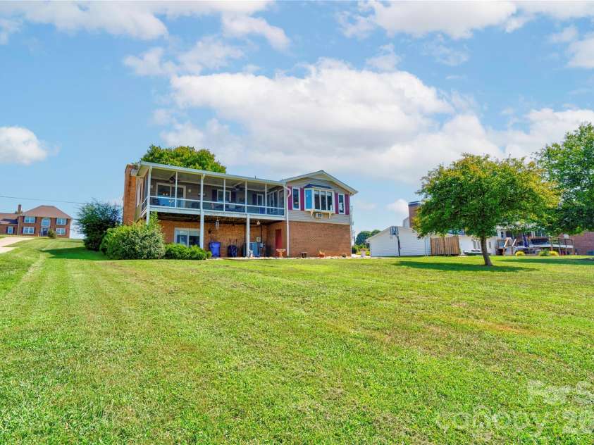 152 North Shore Drive, Cherryville, NC 28021.  MLS# CAR4420770, YatesRealty ID 48309. 