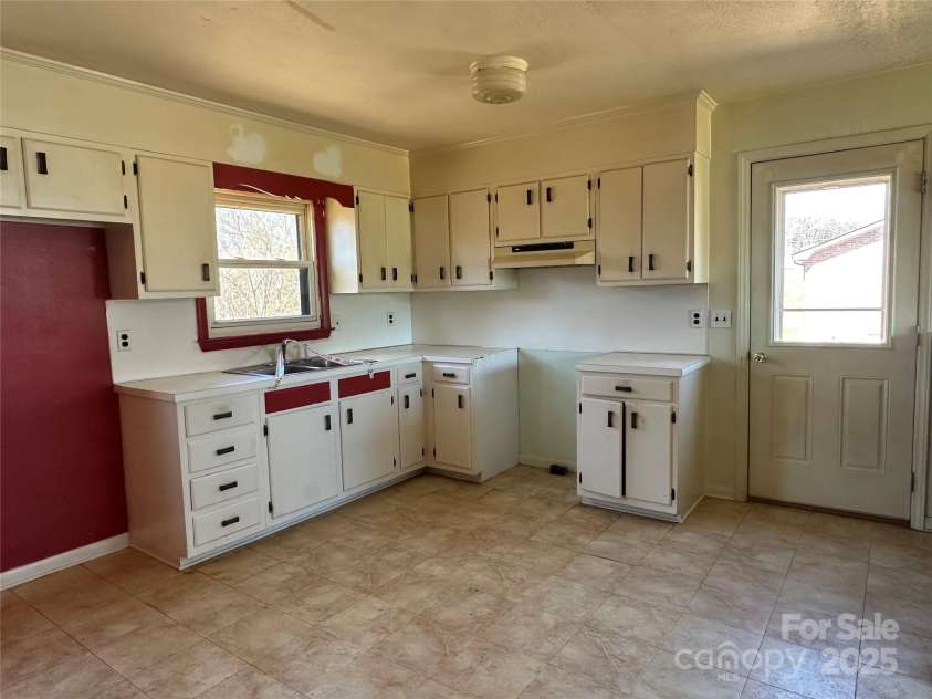 156 Shamrock Avenue, Mount Airy, NC 27030.  MLS# CAR4241937, YatesRealty ID 4831. 