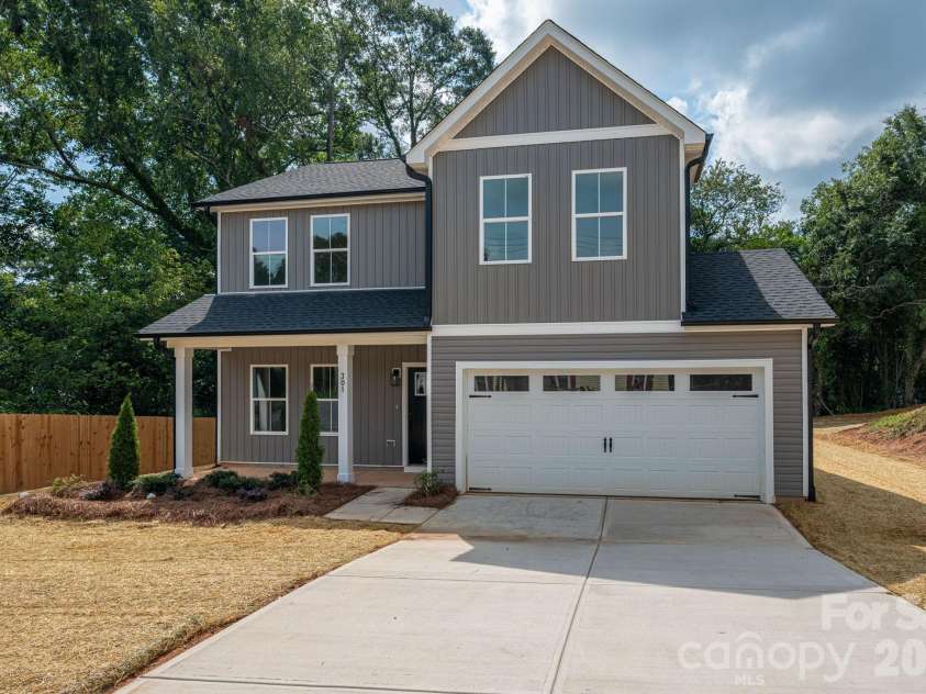 301 Congress Street, Lincolnton, NC 28092.  MLS# CAR4418941, YatesRealty ID 48310. 