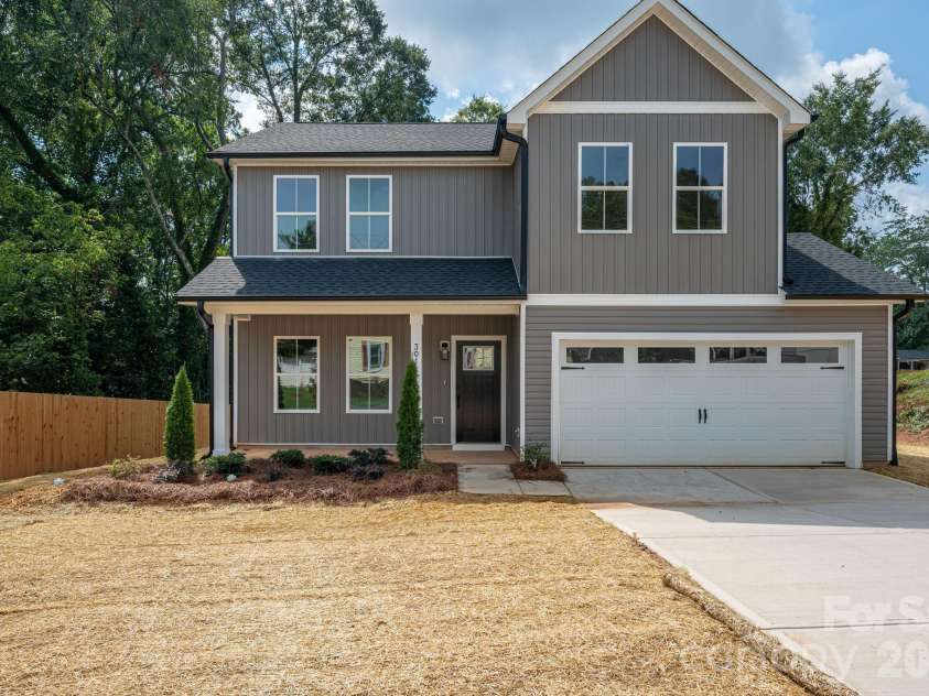 301 Congress Street, Lincolnton, NC 28092.  MLS# CAR4418941, YatesRealty ID 48310. 