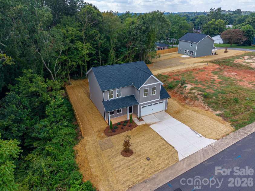 301 Congress Street, Lincolnton, NC 28092.  MLS# CAR4418941, YatesRealty ID 48310. 