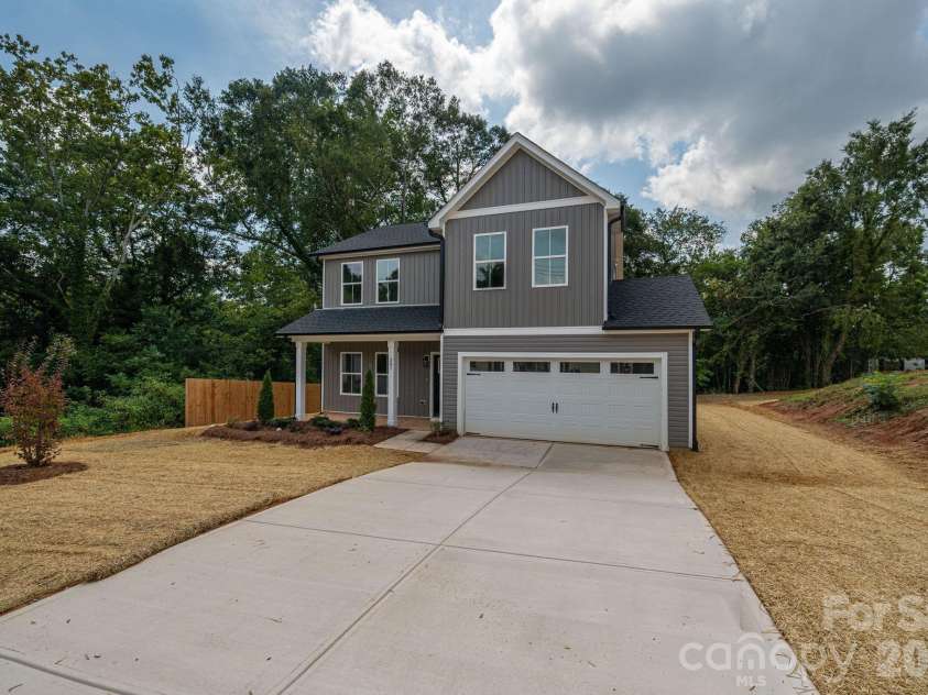 301 Congress Street, Lincolnton, NC 28092.  MLS# CAR4418941, YatesRealty ID 48310. 