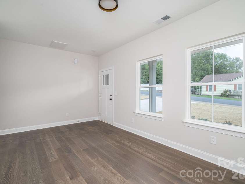 301 Congress Street, Lincolnton, NC 28092.  MLS# CAR4418941, YatesRealty ID 48310. 