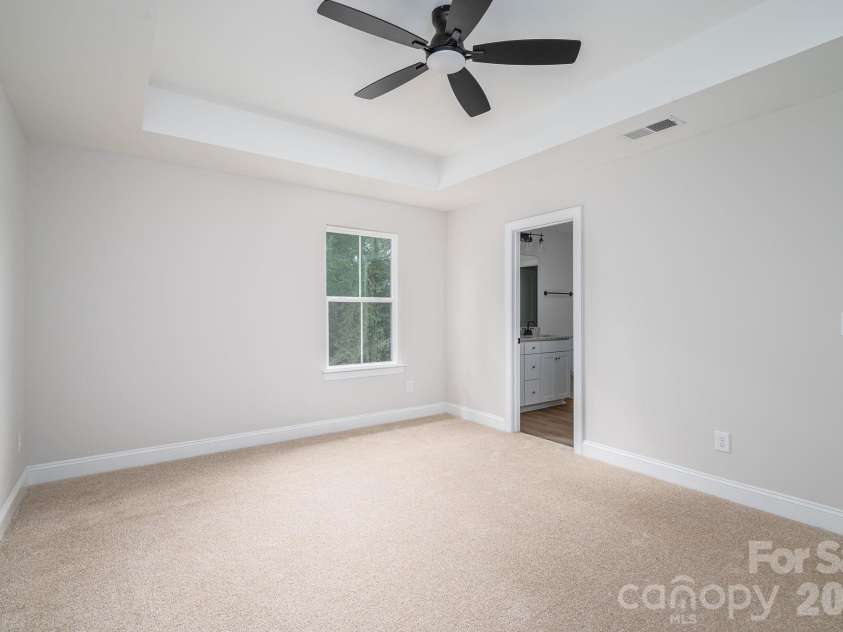301 Congress Street, Lincolnton, NC 28092.  MLS# CAR4418941, YatesRealty ID 48310. 