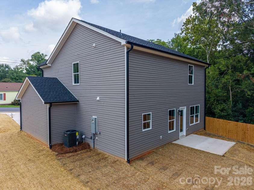 301 Congress Street, Lincolnton, NC 28092.  MLS# CAR4418941, YatesRealty ID 48310. 