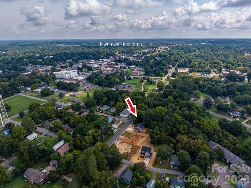 301 Congress Street, Lincolnton, NC 28092.  MLS# CAR4418941, YatesRealty ID 48310. 