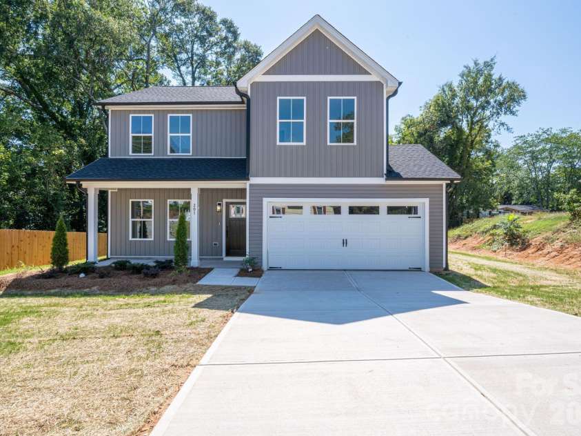 301 Congress Street, Lincolnton, NC 28092.  MLS# CAR4418941, YatesRealty ID 48310. 