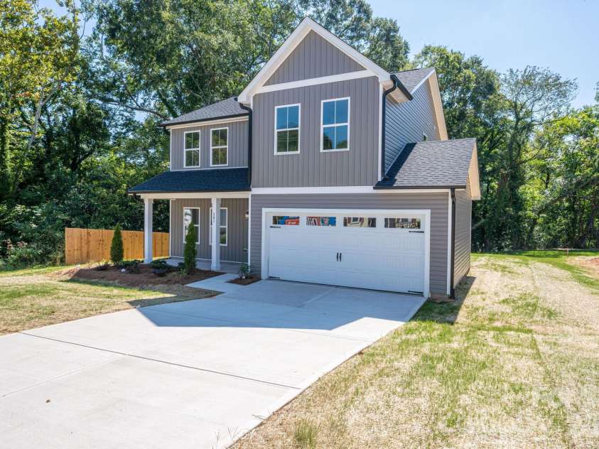 301 Congress Street, Lincolnton, NC 28092.  MLS# CAR4418941, YatesRealty ID 48310. 
