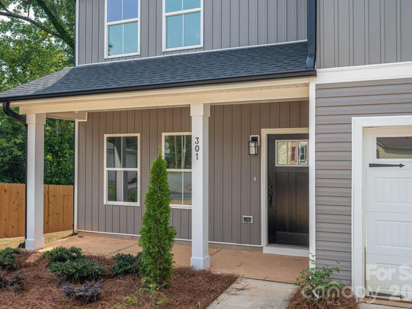 301 Congress Street, Lincolnton, NC 28092.  MLS# CAR4418941, YatesRealty ID 48310. 