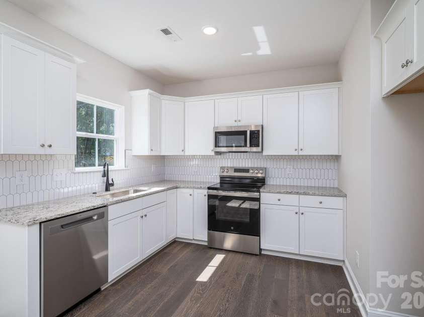 301 Congress Street, Lincolnton, NC 28092.  MLS# CAR4418941, YatesRealty ID 48310. 