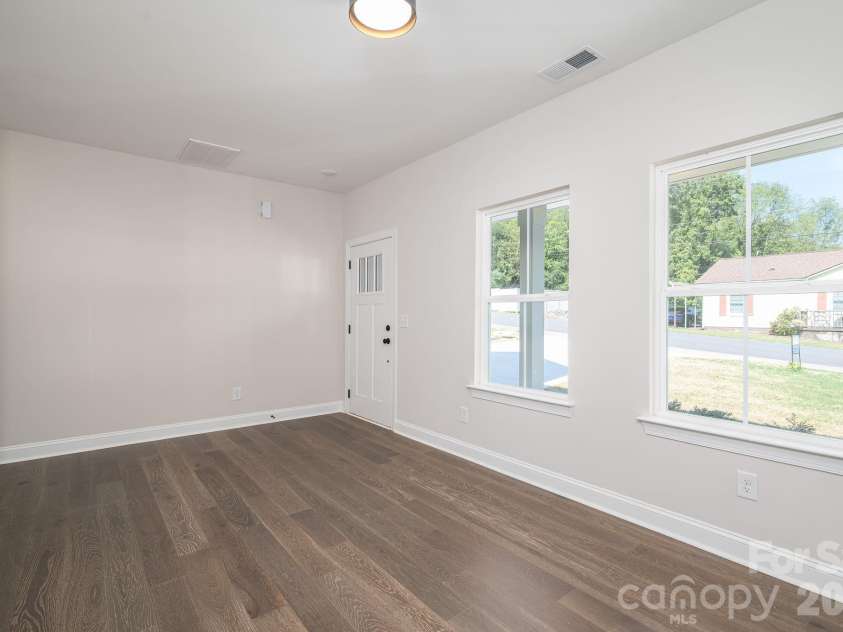 301 Congress Street, Lincolnton, NC 28092.  MLS# CAR4418941, YatesRealty ID 48310. 