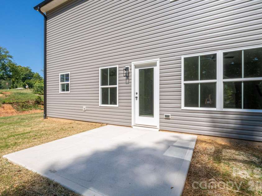 301 Congress Street, Lincolnton, NC 28092.  MLS# CAR4418941, YatesRealty ID 48310. 