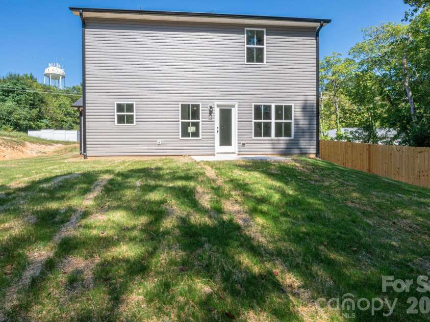 301 Congress Street, Lincolnton, NC 28092.  MLS# CAR4418941, YatesRealty ID 48310. 